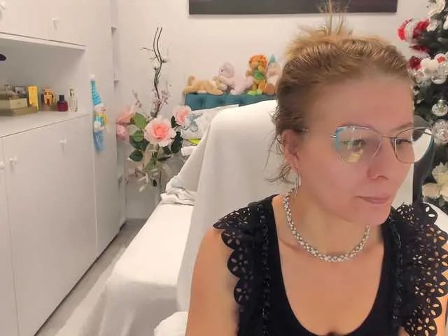 Offline SalomeJade on BongaCams