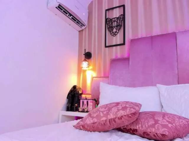 Offline SamanthaAdelle on BongaCams