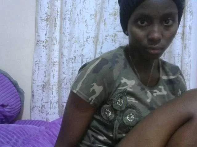 Offline Sexythiny on BongaCams