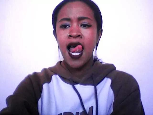 Offline silviaLaBombe on BongaCams