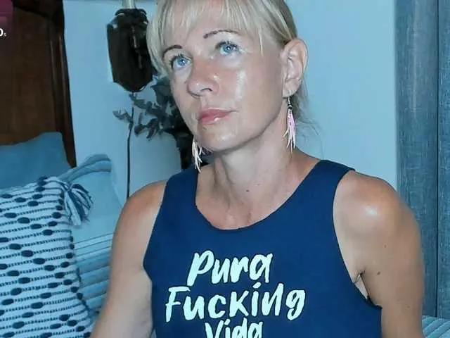 sweet-doll-20 on BongaCams