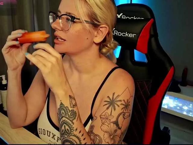 Offline sweetshyann111 on BongaCams