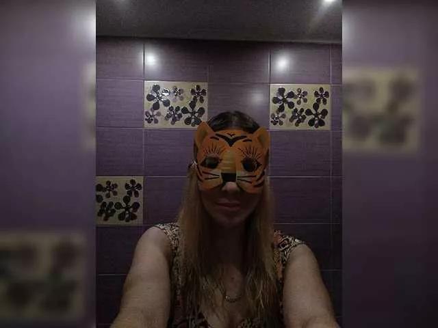 Offline Tigress28 on BongaCams