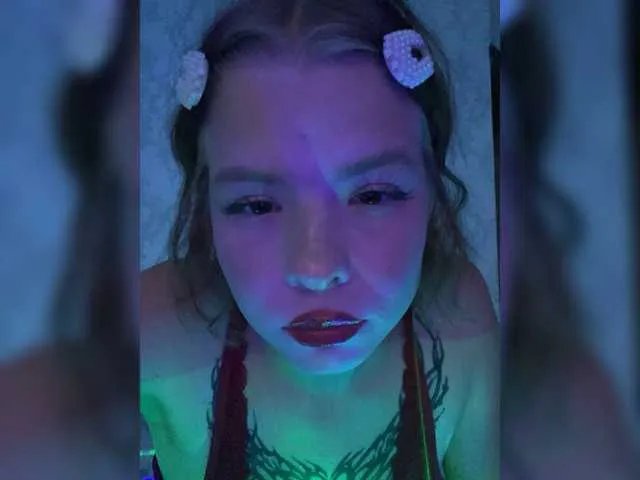 Offline Twiksy on BongaCams