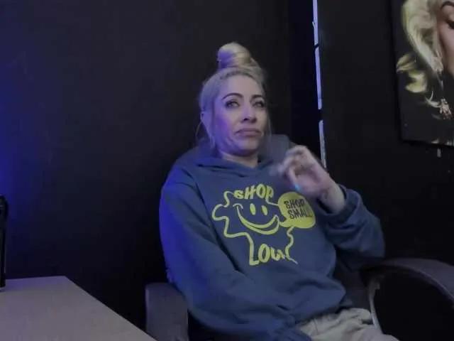 Offline viktoria-davis on BongaCams