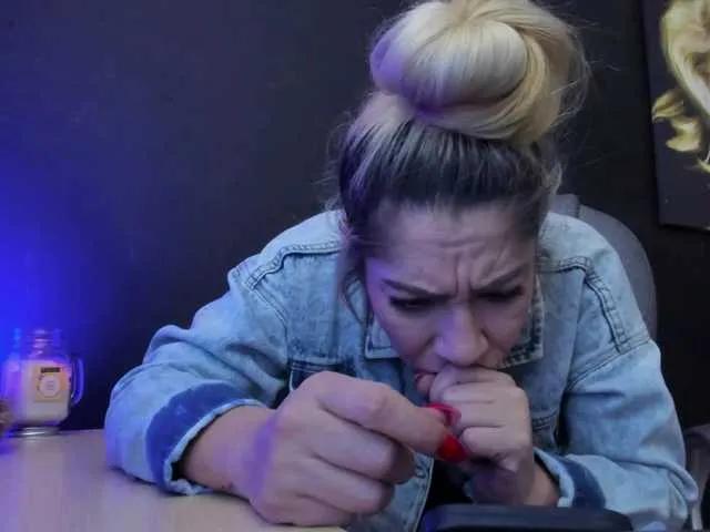 Offline viktoria-davis on BongaCams