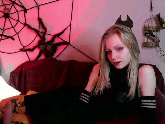 Offline White-snow on BongaCams