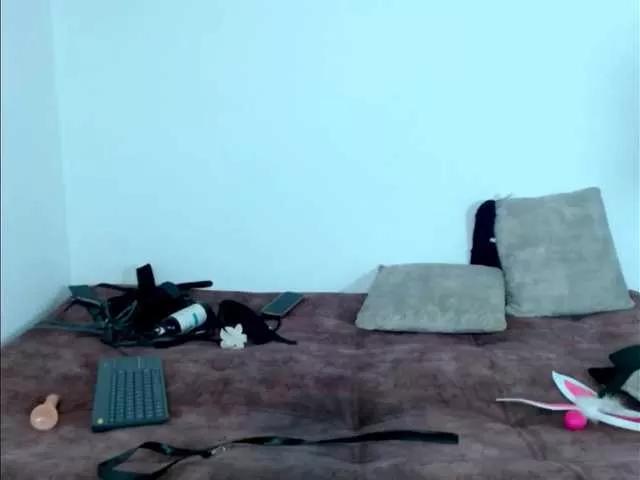 Offline Wild-RoomXxX on BongaCams