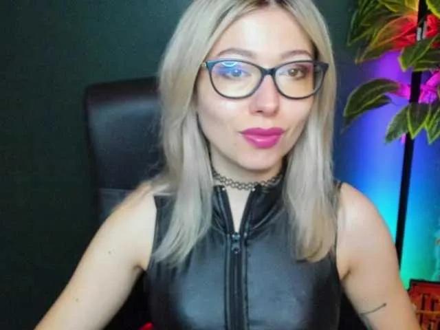 xxHeidiLove on BongaCams