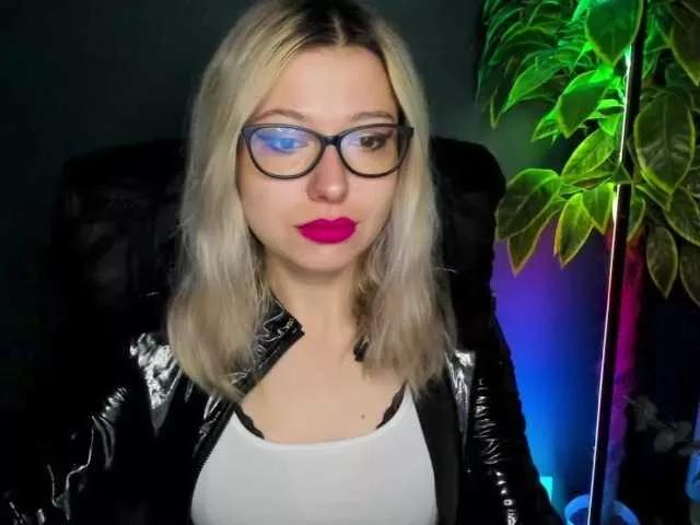 xxHeidiLove on BongaCams