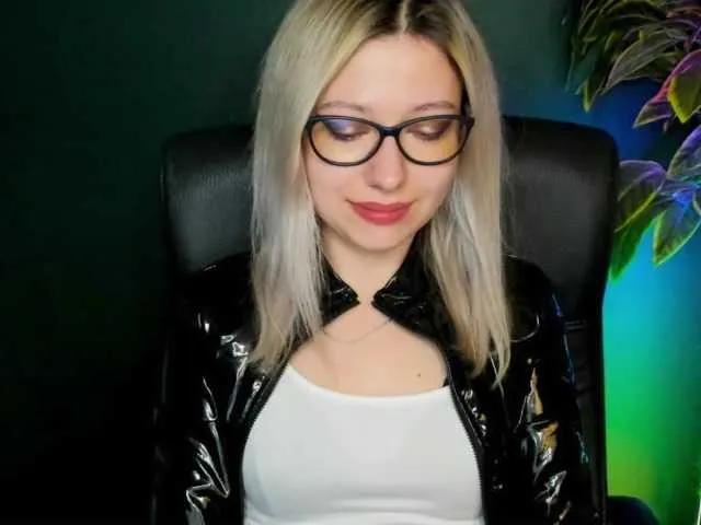 xxHeidiLove on BongaCams