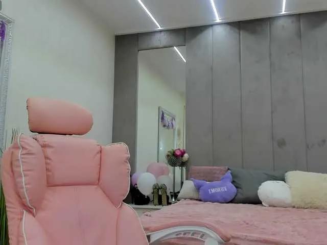 Offline YannaMiana on BongaCams