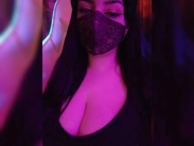 Offline YennSI on BongaCams