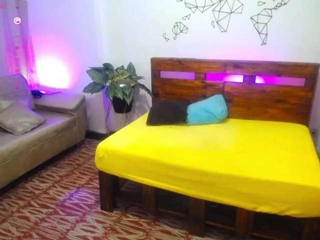 Freechat Yeseniaa25 on BongaCams