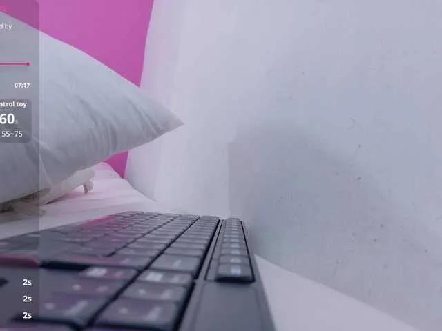 Freechat yourcuteneighbourr on BongaCams