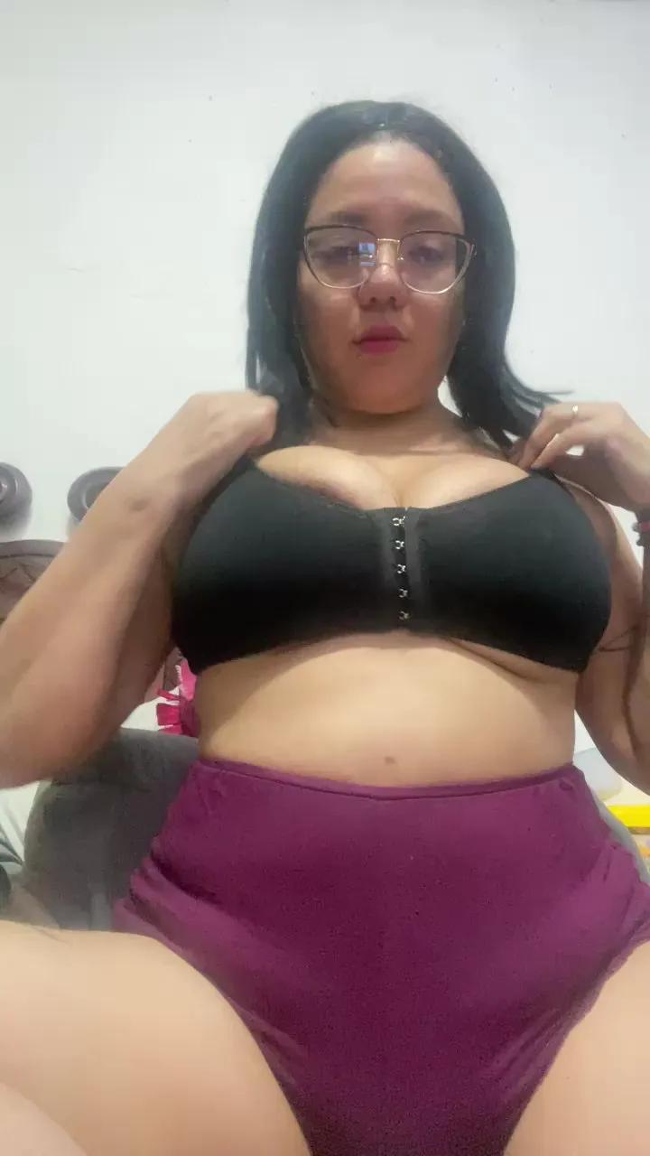 Gatavuela on Cam4