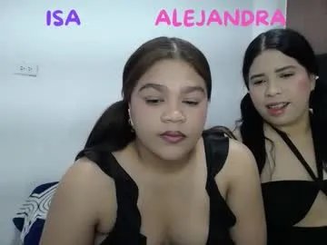 2moons_full_of_love on Chaturbate