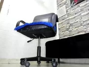 Freechat aprhillove on Chaturbate