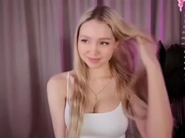 Freechat avroramy on Chaturbate