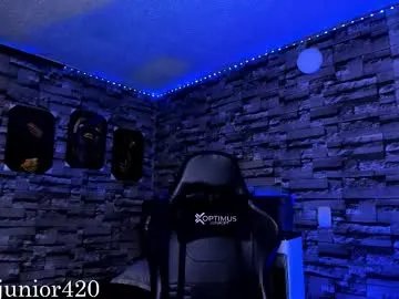 Freechat baby_junior420 on Chaturbate