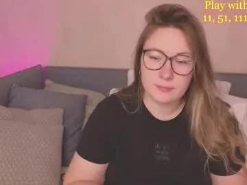 Freechat cute_darina on Chaturbate