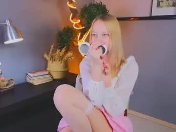 darceyheyd — GOAL: stand up and turn 360 [22 tokens remaining] Welcome to my room! #new #shy #skinny #blonde #18