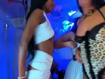 Freechat hotties_kittens18 on Chaturbate