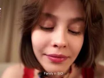 Freechat krissyhei on Chaturbate