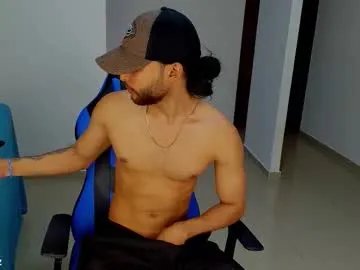 Freechat massatgeserotics on Chaturbate