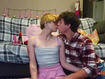 Freechat milkandhoneycams on Chaturbate