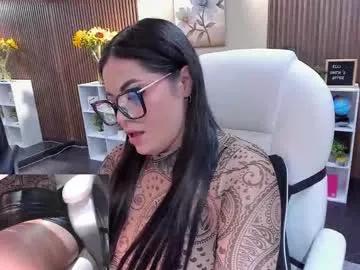 Freechat naugthyelli on Chaturbate