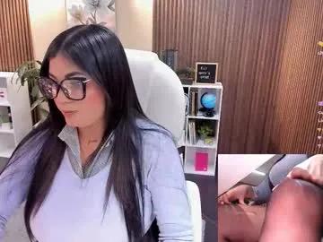 Freechat naugthyelli on Chaturbate