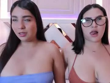 Freechat ninablooms01 on Chaturbate