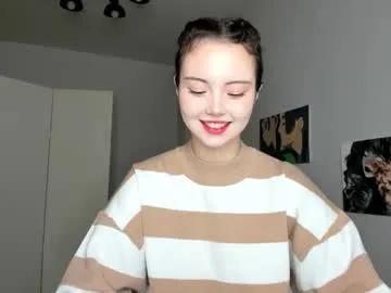 red_mok — ride on a pillow for 3 min #new here <I'm #young #18 #Asian and very very #shy [0 tokens remaining]