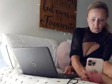 Freechat topfloortemptress on Chaturbate