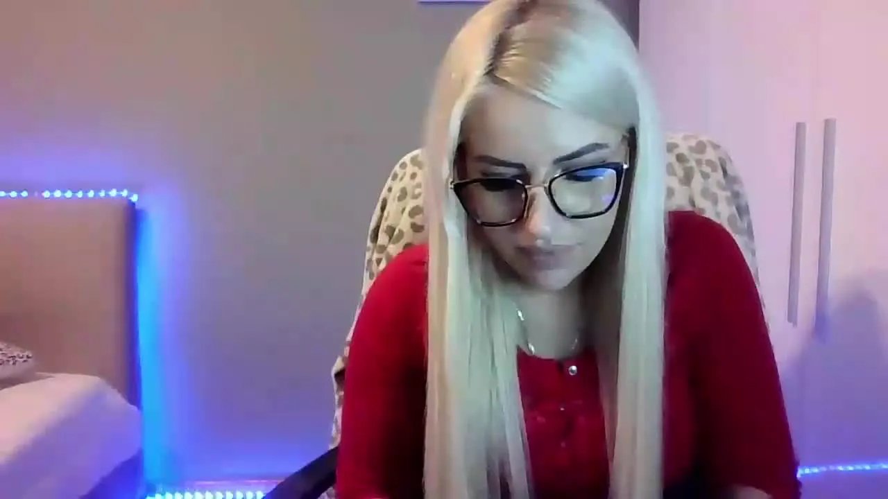 Offline BlondLeyla on Streamray