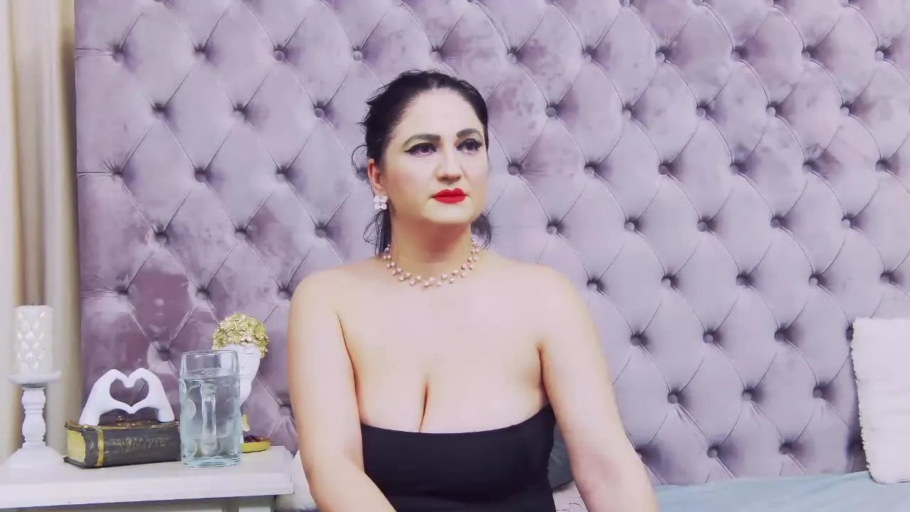 Offline CassidyVelvet on Streamray