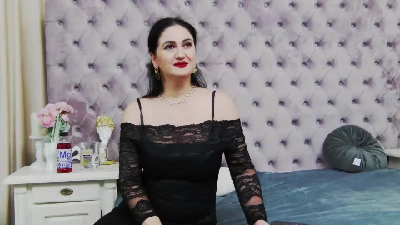 Offline CassidyVelvet on Streamray