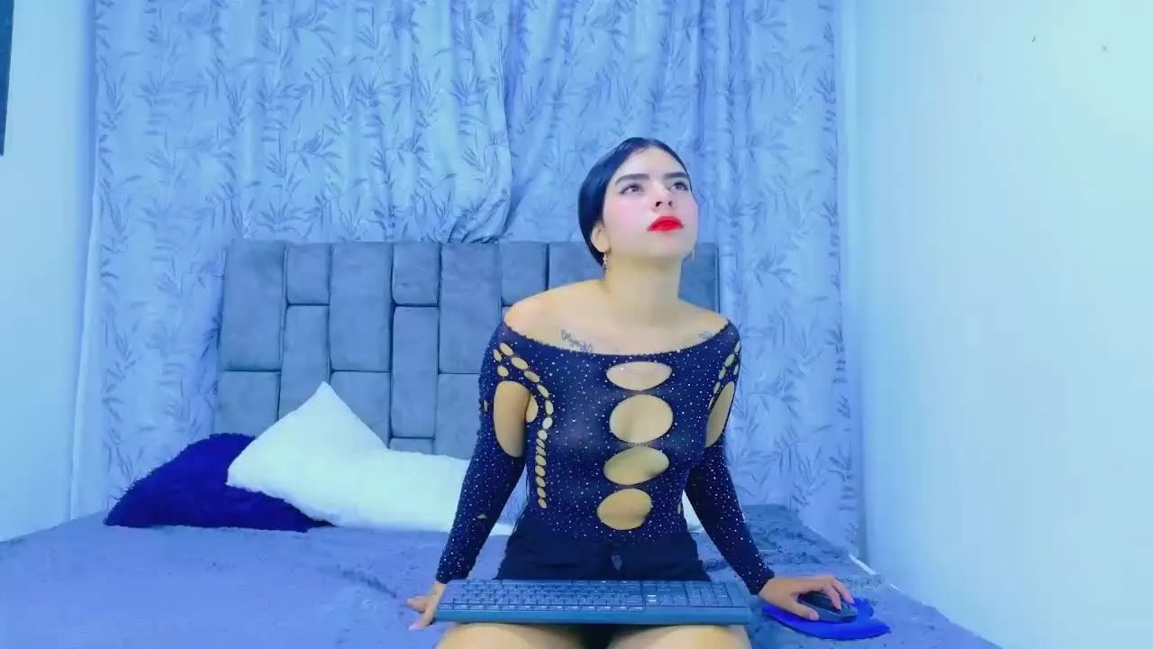 Offline Laura_King on Streamray