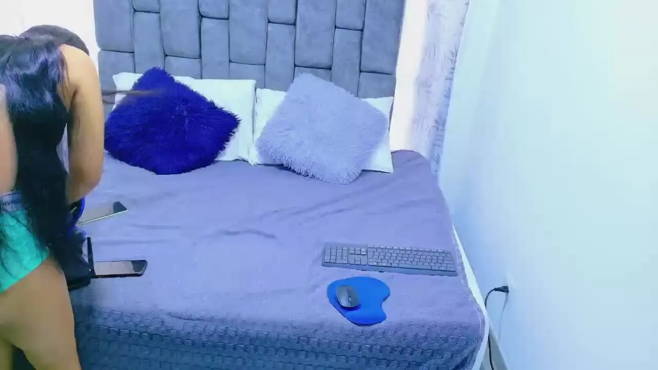 Offline Laura_King on Streamray