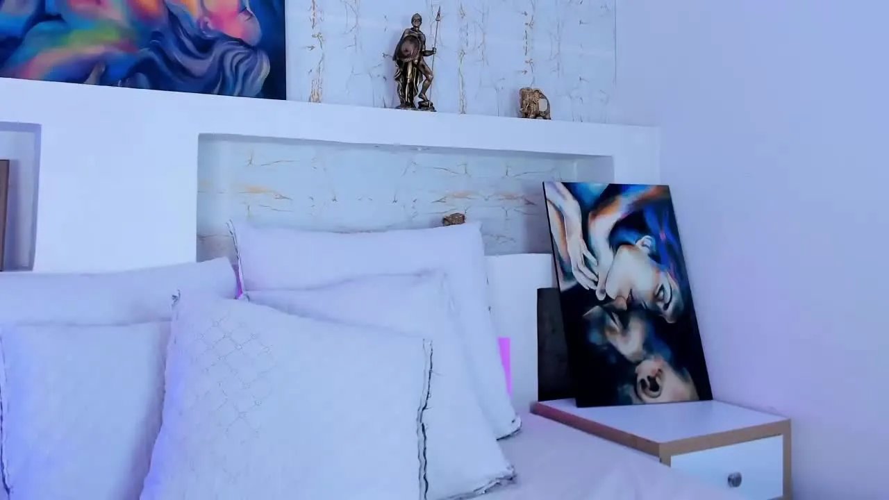 Offline NicoleDior on Streamray