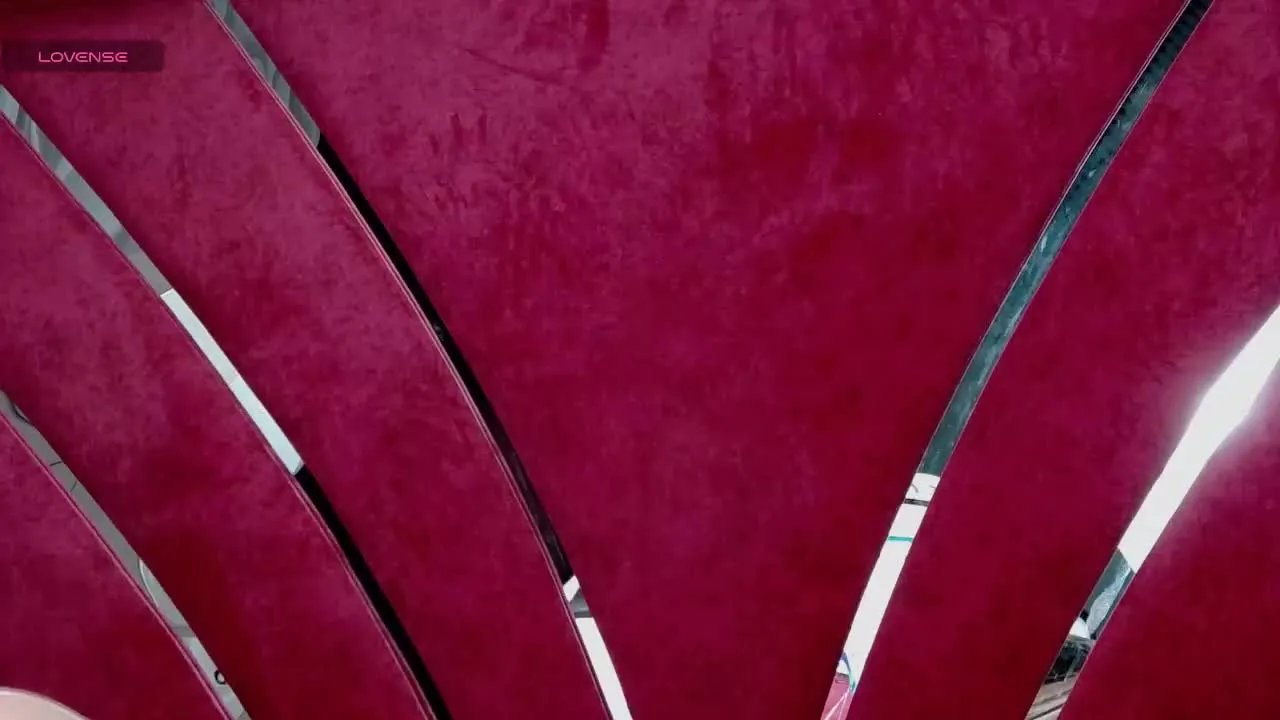 Offline RoxxyR on Streamray