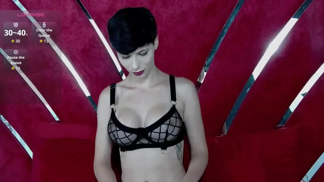 Offline RoxxyR on Streamray