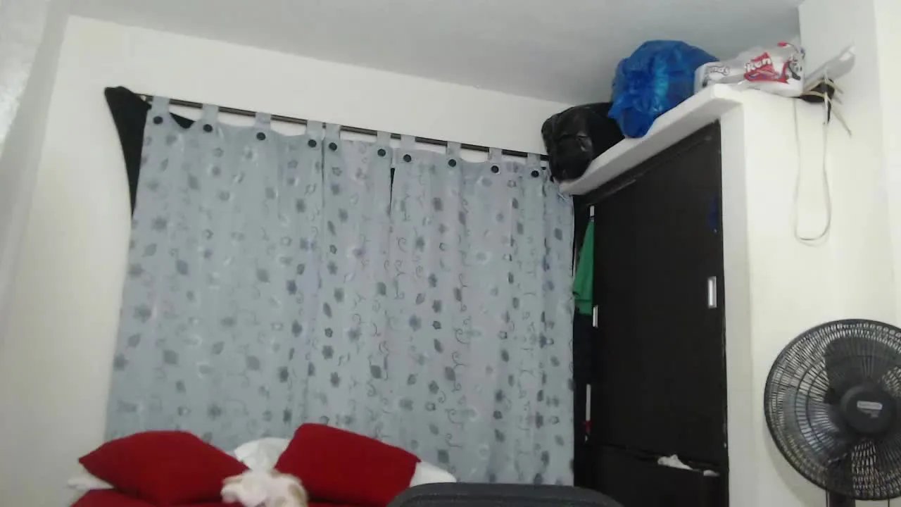 Offline thalia_smith on Streamray