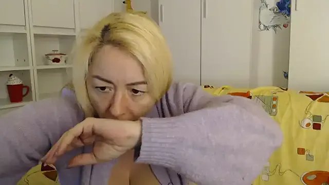 Freechat _karolynesyera_ on StripChat