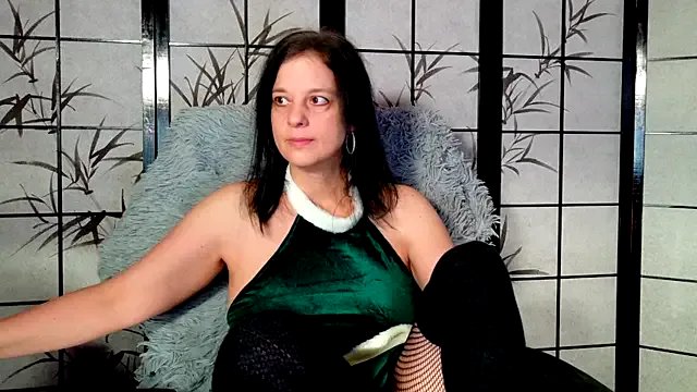 _Sweetlonglips_ — Make me cum? Last tipper = 5 vids