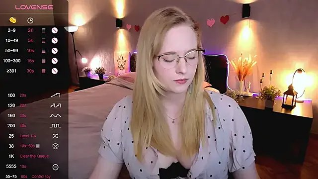 Freechat Aemilia_ on StripChat