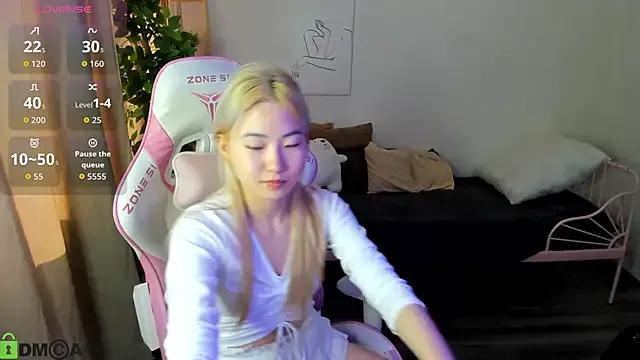 Freechat Aisi_18 on StripChat