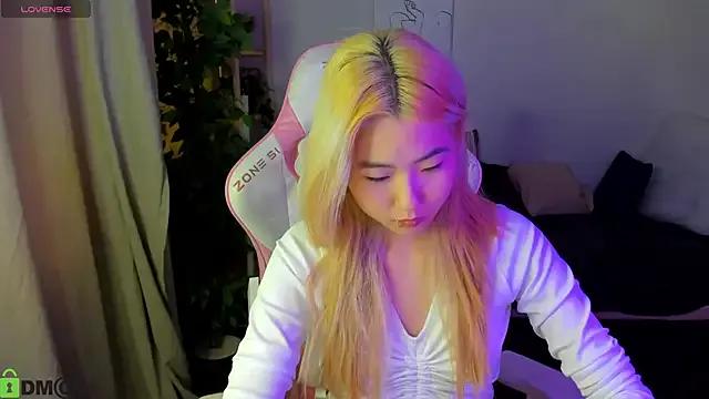 Freechat Aisi_18 on StripChat