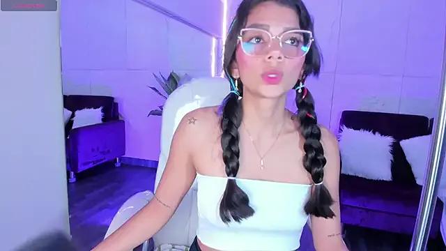 AlassiaHocthner on StripChat 